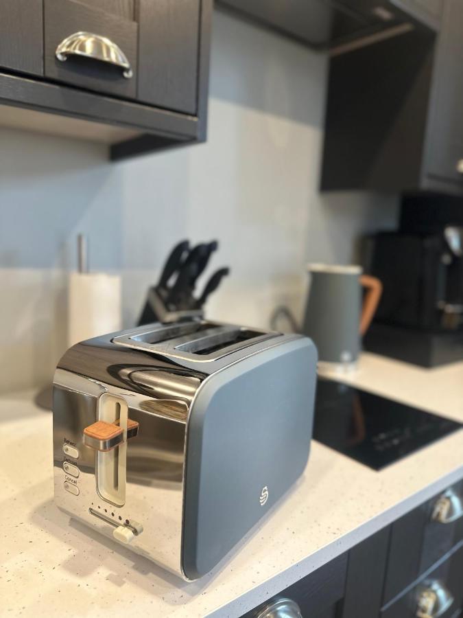 1 West End Boutique Apartment 鲍内斯温德米尔 外观 照片