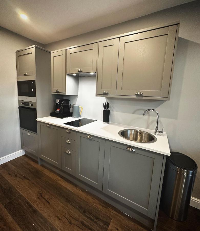 1 West End Boutique Apartment 鲍内斯温德米尔 外观 照片