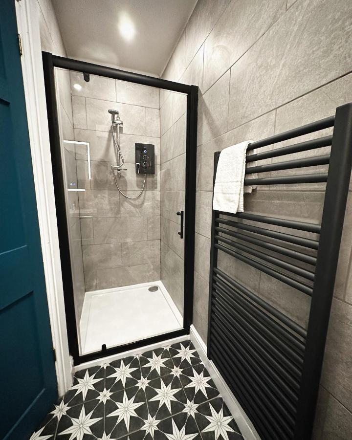 1 West End Boutique Apartment 鲍内斯温德米尔 外观 照片
